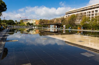 Nice 'deki gezinti güvertesinin su aynası.