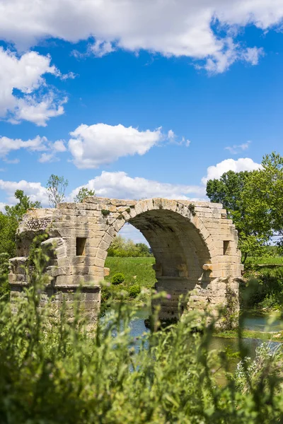 Ostatni Łuk Wciąż Wysokości Mostu Ambroix Zbudowany Domitia Przez Rzymian — Zdjęcie stockowe