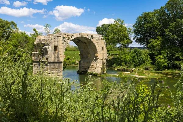 Último Arco Ainda Elevação Ponte Ambroix Construído Domícia Pelos Romanos — Fotografia de Stock
