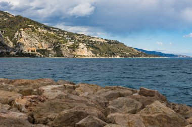 Menton Eski Limanı 'ndan İtalya sınırı