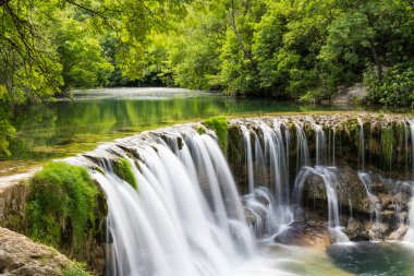Saint-Laurent-le-Minier yakınlarındaki Vis şelalesi
