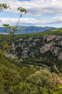 Mont Agones 'dan Herault Gorges' un kayalıkları