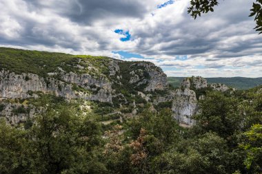 Mont Agones 'dan Herault Gorges' un kayalıkları