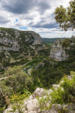 Mont Agones 'dan Herault Gorges' un kayalıkları
