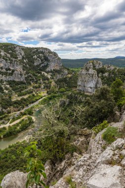 Mont Agones 'dan Herault Gorges' un kayalıkları
