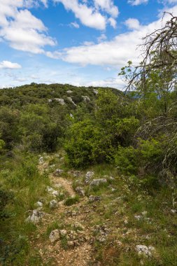 Mont Agones Saint-Micisse kavşağına doğru yürüyüş yapıyor.