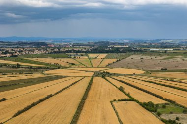 Enserune Hill 'den Montady' nin kuru gölü.