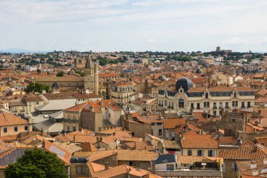 Beziers 'in tarihi merkezi Saint-Nazaire Katedrali' nin çan kulesinden.