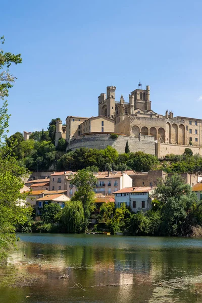 stock image Saint-Nazaire Cathedral in Bziers overlooking the Orb River from the banks