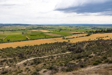 Canal du Midi, Enserune Tepesi 'nden Languedoc ovalarına doğru dönüyor.