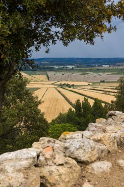 Montady 'nin kuru gölü Enserune oppidum' unun kalıntılarından.