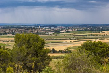 Enserune Hill 'den Montady köyü.