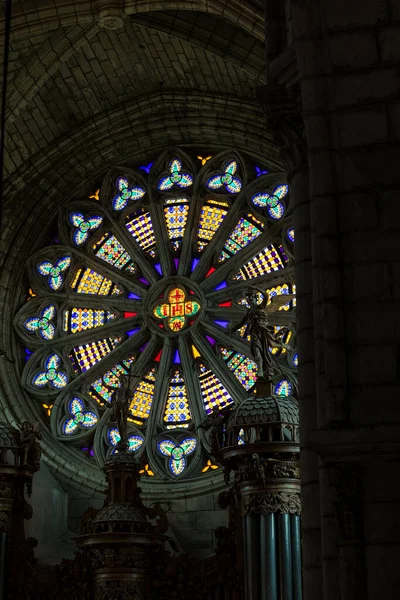ベジェのサン ナゼール大聖堂のバラ窓 — ストック写真