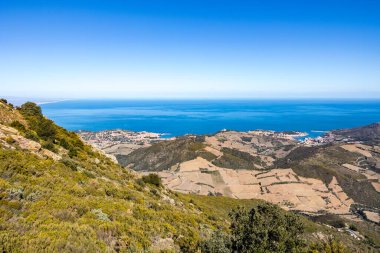 Saint-Elme Kalesi ve Dugommier Kalesi Collioure ve Vermeille Sahili manzarası