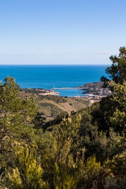 Port-Vendres ve Vermeille sahillerinin iç kesimlerinden görüntüsü