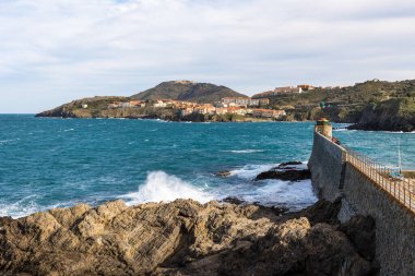 Vermeille Sahili 'nin önündeki Collioure deniz feneri
