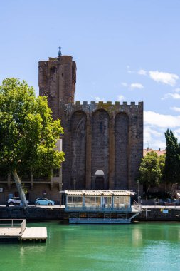 Herault Nehri kıyılarından Agde Saint-Etienne Katedrali