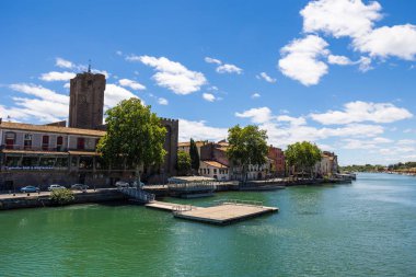 Herault Nehri kıyılarından Agde Saint-Etienne Katedrali