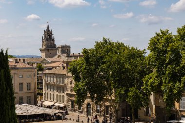 Avignon Belediye Binası Saat Kulesi Palas Meydanı 'na bakıyor.