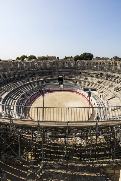 Track and bleacher of the arenas of Arles, from one end of the ellipse