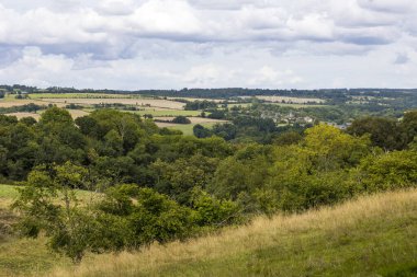 Normandiya 'nın göbeğinde, Menil-Vin adında küçük bir köy.