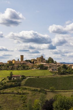 Oingt 'in ortaçağ köyü, Beaujolais bölgesinin tipik altın taşları üzerine inşa edilmiştir.