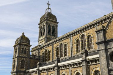 Saint-Paul de Granville Kilisesi, neo-Romanesk-Bizans tarzında.