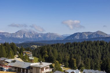 Mont Revard Belvedere 'den Bauges Massif Manzarası