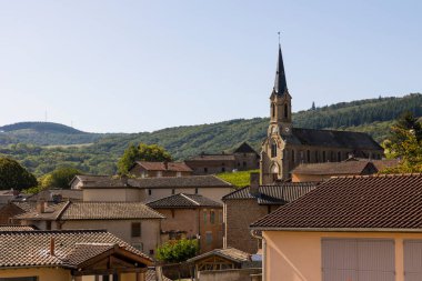 Saint-Martin Kilisesi, Vergisson köyünün kalbinde, Burgundy 'de, Macon yakınlarında.