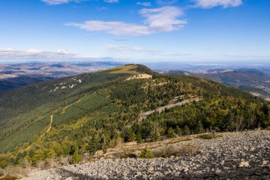 Sonbaharda 1400 metre yükseklikte Cret de l Oeillon 'dan Pilat doğal parkının panoraması