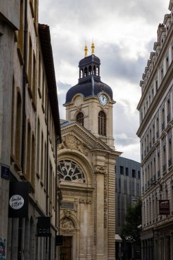 Lyon 'daki Place de l Hopital' den Grand-Hotel Dieu 'nun cephesi