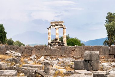 Delphi, Yunanistan 'daki Tholos tapınağı. Antik Yunan uygarlığı.