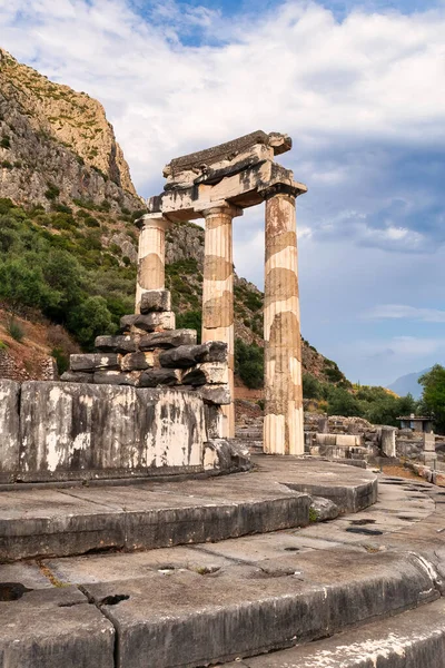 Tholos Vid Athena Pronaias Helgedom Grekland Forntida Ruiner — Stockfoto