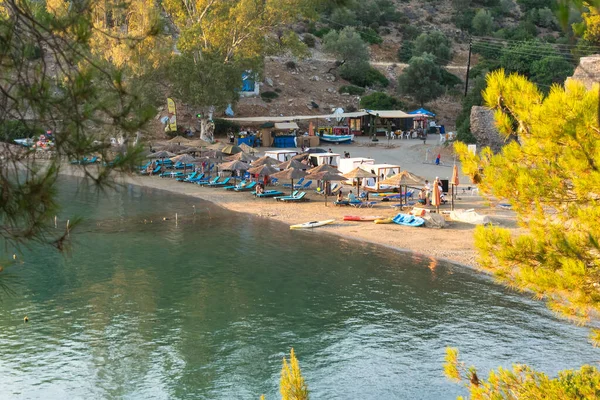 Poros Yunanistan Haziran 2023 Yerel Halk Turistlerin Yaz Tatillerinin Tadını — Stok fotoğraf