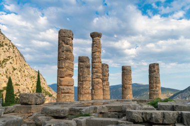 Yunanistan, Delphi 'deki Apollo Tapınağı. Ünlü bir turistik yer..