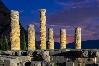 Yunanistan 'ın Delphi kentindeki Apollo Tapınağı.
