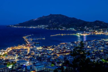 Yunanistan 'daki Zakynthos adası. Mavi saatte Bochali köyünden görüntü.