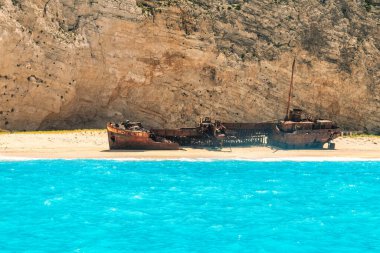 Yunanistan 'ın Zakynthos adasındaki ünlü Navagio plajı.
