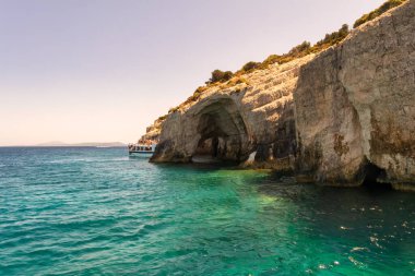 Yunanistan 'ın Zakynthos adasındaki ünlü mavi mağaralar.