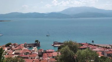 Yunanistan 'da Nafpaktos Limanı tepeden tırnağa.