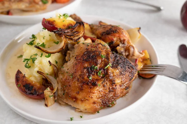 stock image Roasted chicken shank with potato puree, roasted apples and onions on a plate