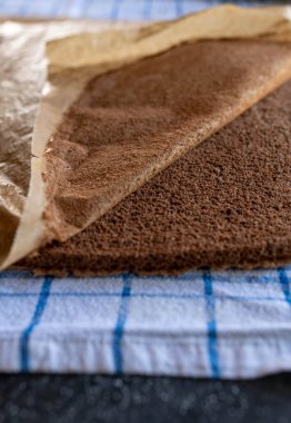 İsviçre böreği yapmak için çikolatalı kek kalıbı.