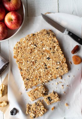 Açık arkaplanda granola çubuğu yok