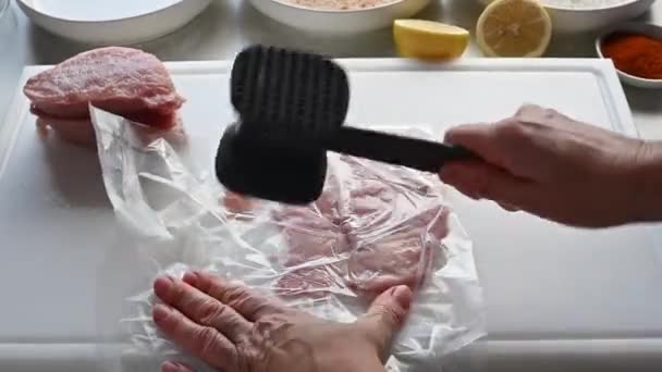 Making Schnitzel Flattening Pork Meat Meat Hammer Cutting Board — Stock Video