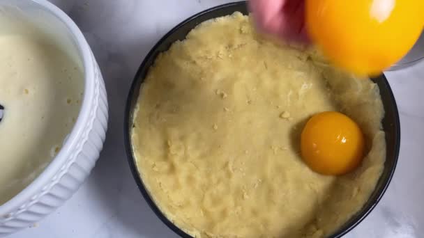 Placer Des Fruits Sur Une Base Gâteau Croûte Courte Faire — Video