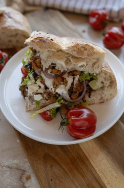 Dner kebap taze ve tabakta ev yapımı