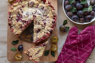 Lezzetli erikli kek - Alman usulü turta taze ve ev yapımı