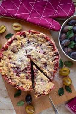 Lezzetli erikli kek - Alman usulü turta taze ve ev yapımı