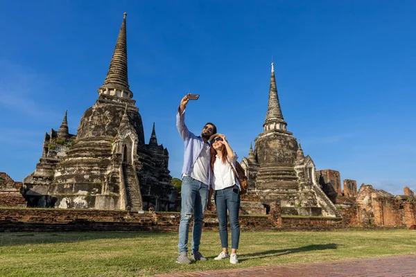 Couple Foreign Tourists Take Selfie Photo Wat Phra Sanphet Temple — Stock Photo, Image
