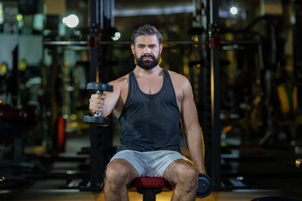 Barba Caucásica Hombre Deporte Muscular Práctica Entrenamiento Con Pesas Mancuerna —  Fotos de Stock